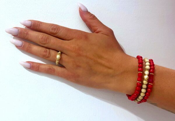 Bracelet en perles de bois rouge – Image 2