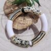 Bracelet en perles tubes incurvés beige, noir et doré