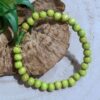 Bracelet en perles de bois vert clair