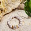 Bague en perles de bois blanc