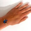 Bracelet en plaqué or avec médaille acrylique multicolore – Image 2